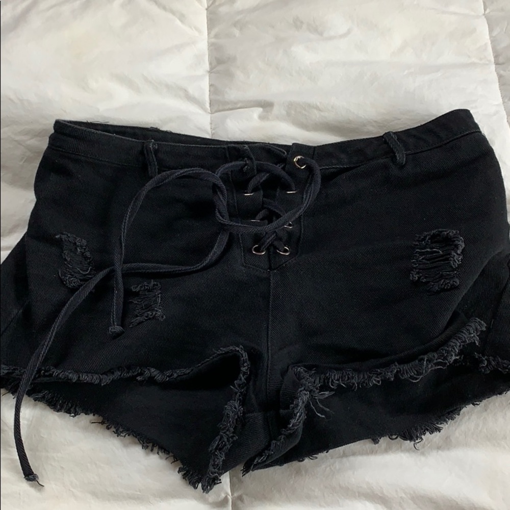 Perfect cross tie destroyed shorts